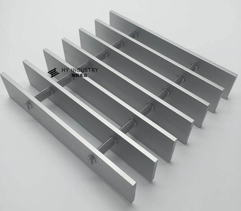 铝单板的厂家|铝制格栅板安装示意图