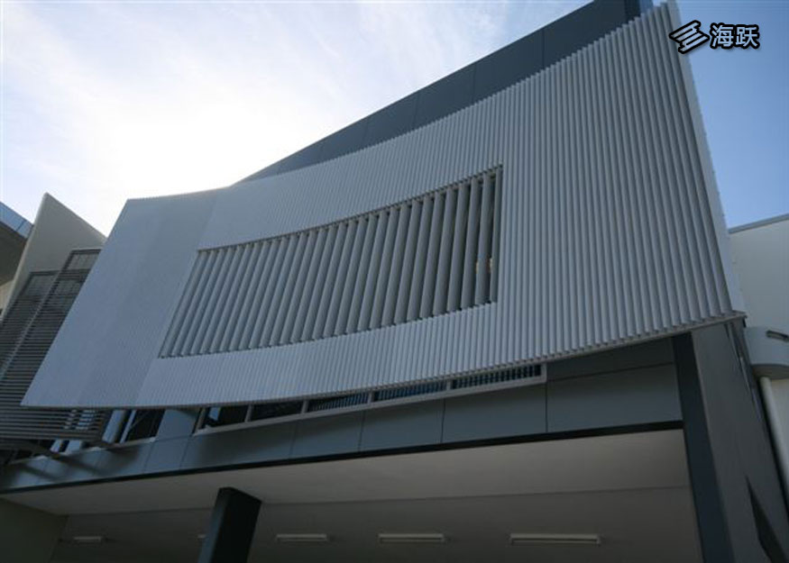 昆士兰物流配送中心铝格板幕墙背景设计