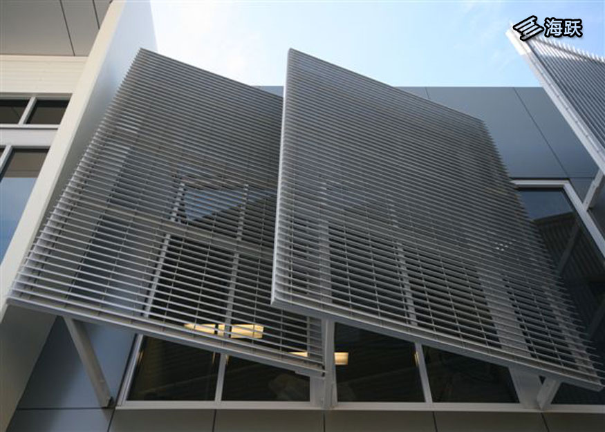 昆士兰物流配送中心铝格板幕墙背景设计