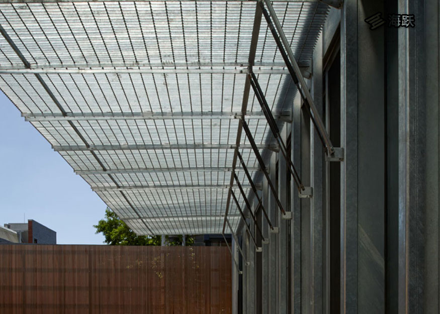 工作室铝格板幕墙及屋顶平台设计
