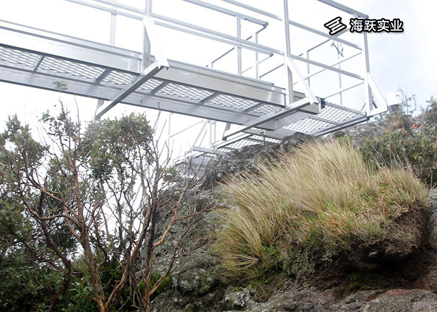 新西兰Cass Peak山顶卫星服务站检修步道系统