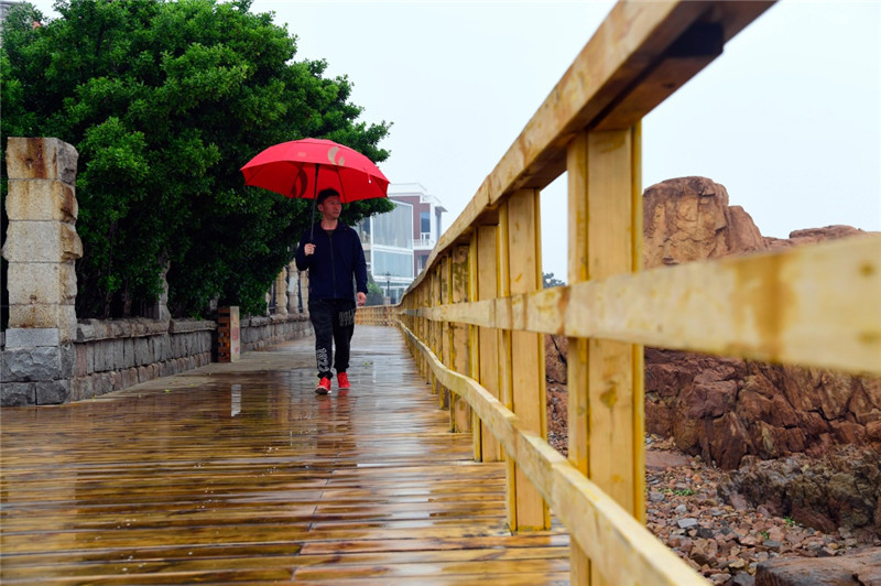 业主散步道安全吗 业主走路不慎摔伤物业担责吗