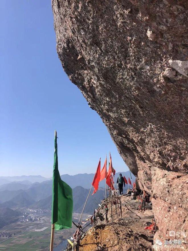 卷龙悬崖步道安全隐患 