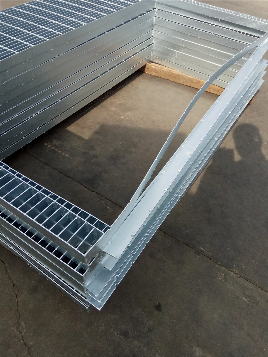 楼梯钢格栅踏步板一块多重 楼梯钢格栅踏步板一块多重多少钱