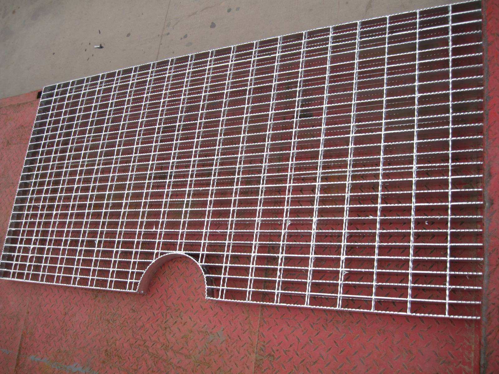 山东踏步板格栅板网格间距 格栅踏步板理论重量表 标准