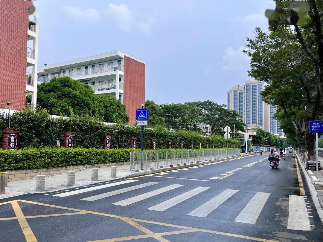 校园门口安全步道图片高清 校园门口安全步道图片高清大图