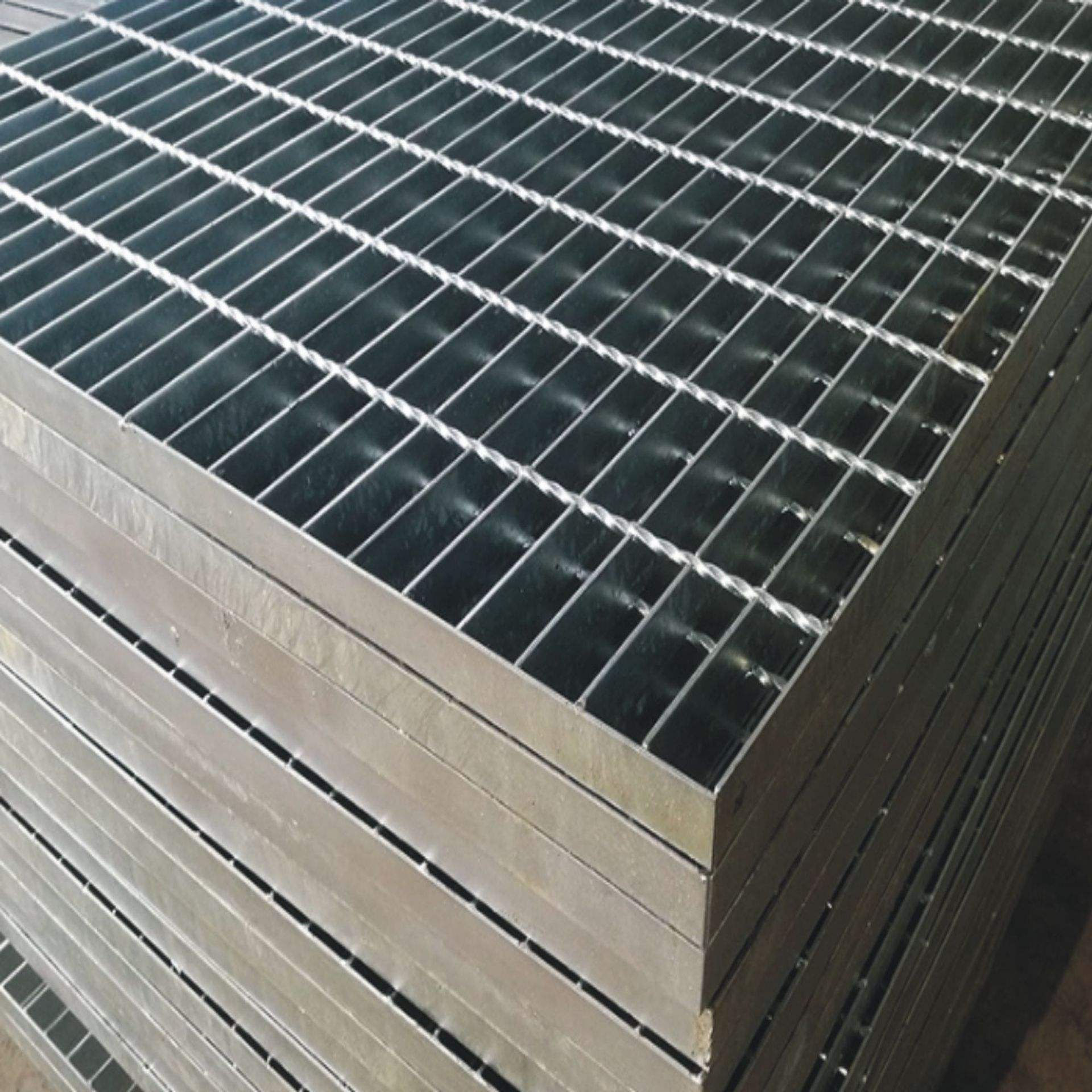 淮安踏步板格栅板用途 格栅踏步板理论重量表 标准