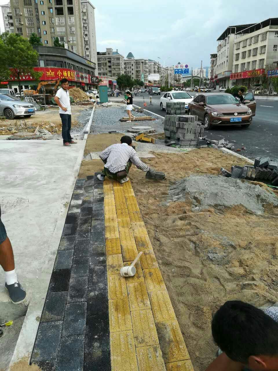 路缘石与步道砖安全交底 铺装路缘石施工安全技术交底