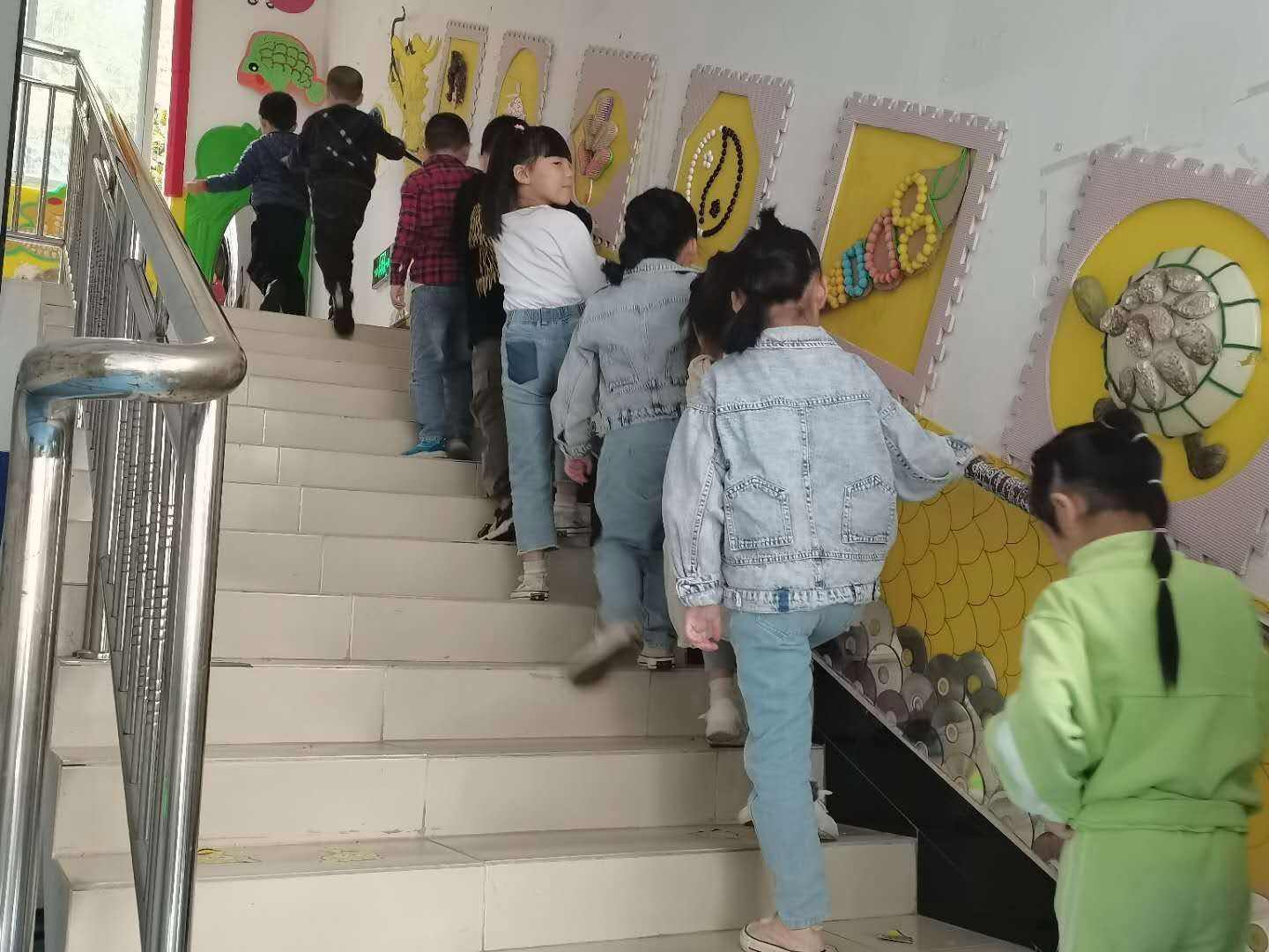 楼梯安全步道可以通风吗 楼梯安全步道可以通风吗为什么