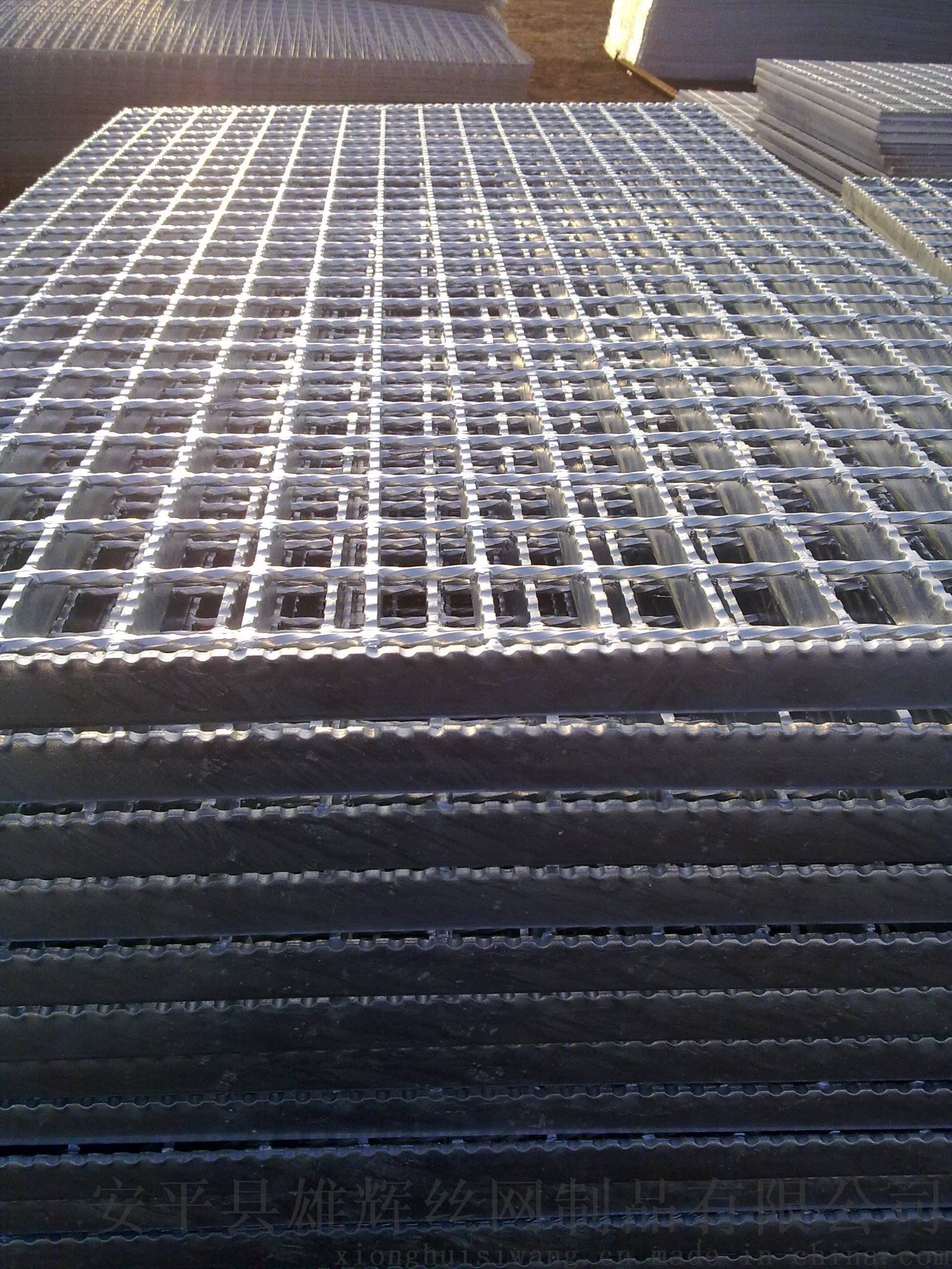 楼梯踏步板工厂承重格栅板 格栅踏步板理论重量表 标准