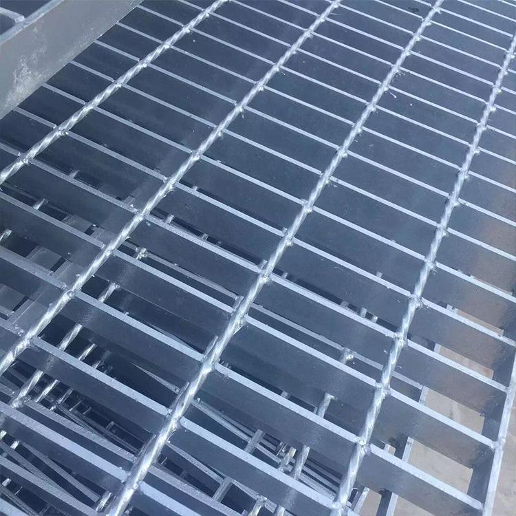 府谷踏步钢格栅板批发 钢格栅楼梯踏步板规格表