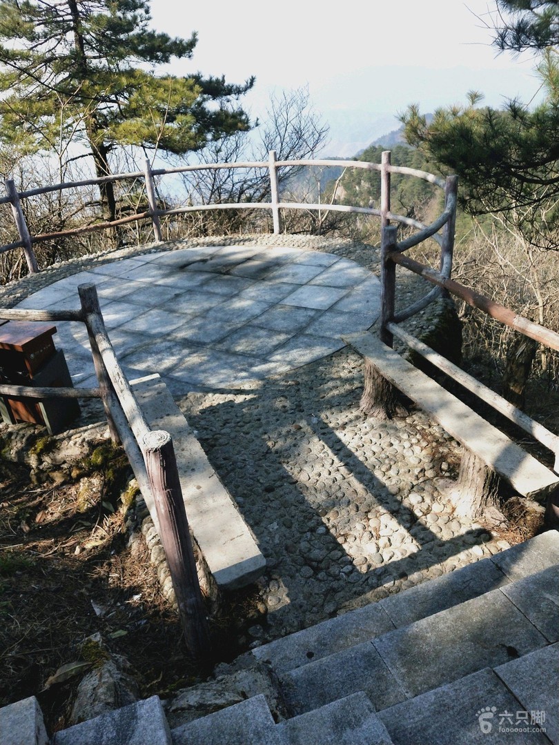 修游步道的安全防护 修游步道的安全防护措施包括