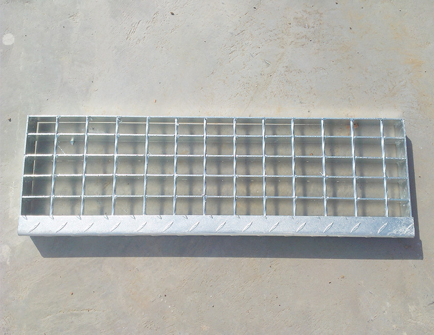 阿坝钢格栅踏步板 钢格栅楼梯踏步板规格表 阿坝钢格栅踏步板 钢格栅楼梯踏步板规格表
