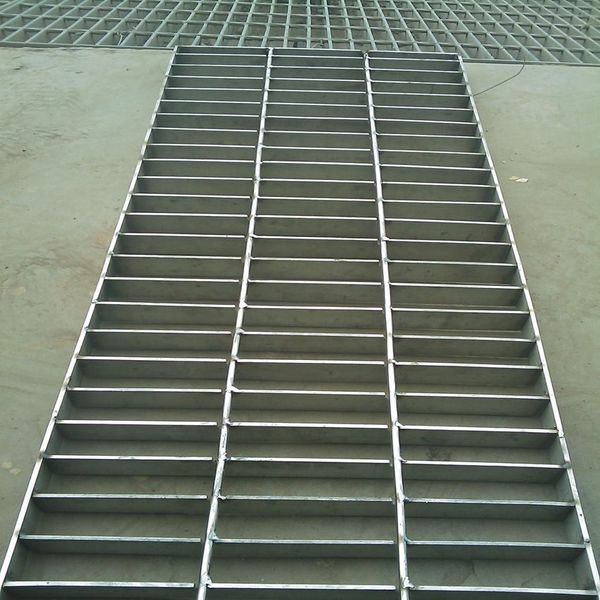 阳江热浸锌钢格栅踏步板 阳江热浸锌钢格栅踏步板厂家电话