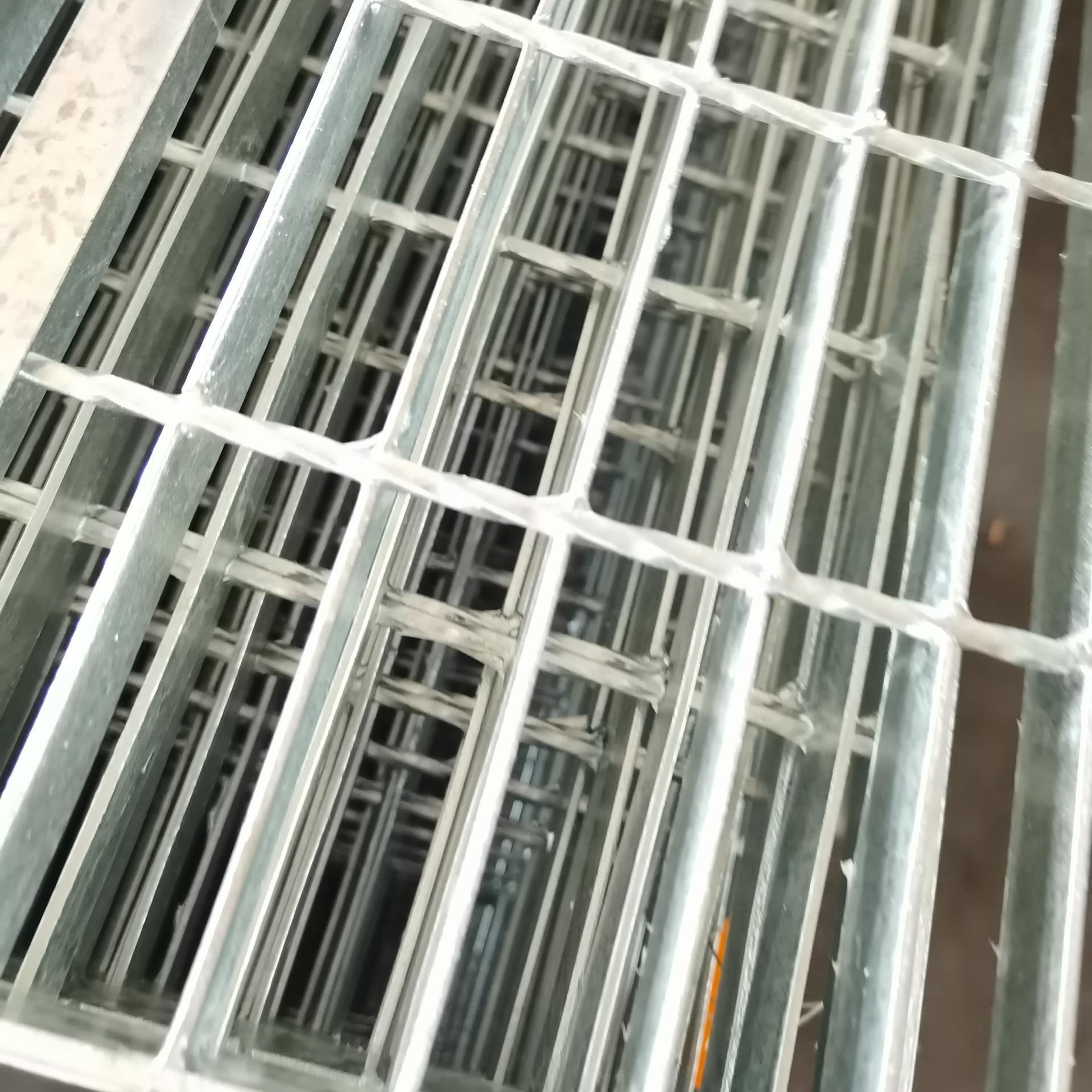 珠海喷漆钢格栅踏步板 珠海喷漆钢格栅踏步板厂家 珠海喷漆钢格栅踏步板 珠海喷漆钢格栅踏步板厂家