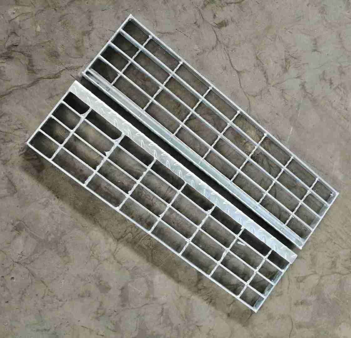 深圳过道钢格栅踏步板 钢格栅楼梯踏步板规格表 深圳过道钢格栅踏步板 钢格栅楼梯踏步板规格表