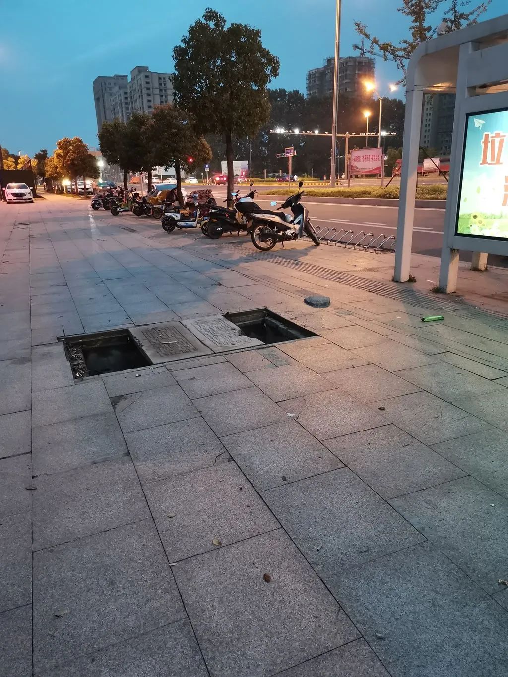 人行步道安全隐患不小 人行步道安全隐患不小的原因