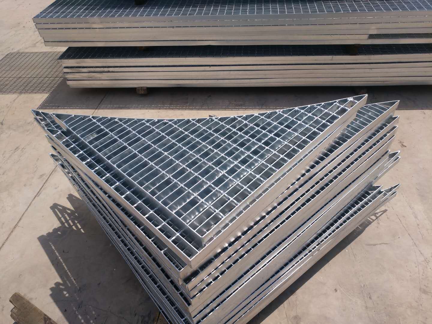 钢格栅板踏步板规格型号 钢格栅板踏步板规格型号是多少 钢格栅板踏步板规格型号 钢格栅板踏步板规格型号是多少