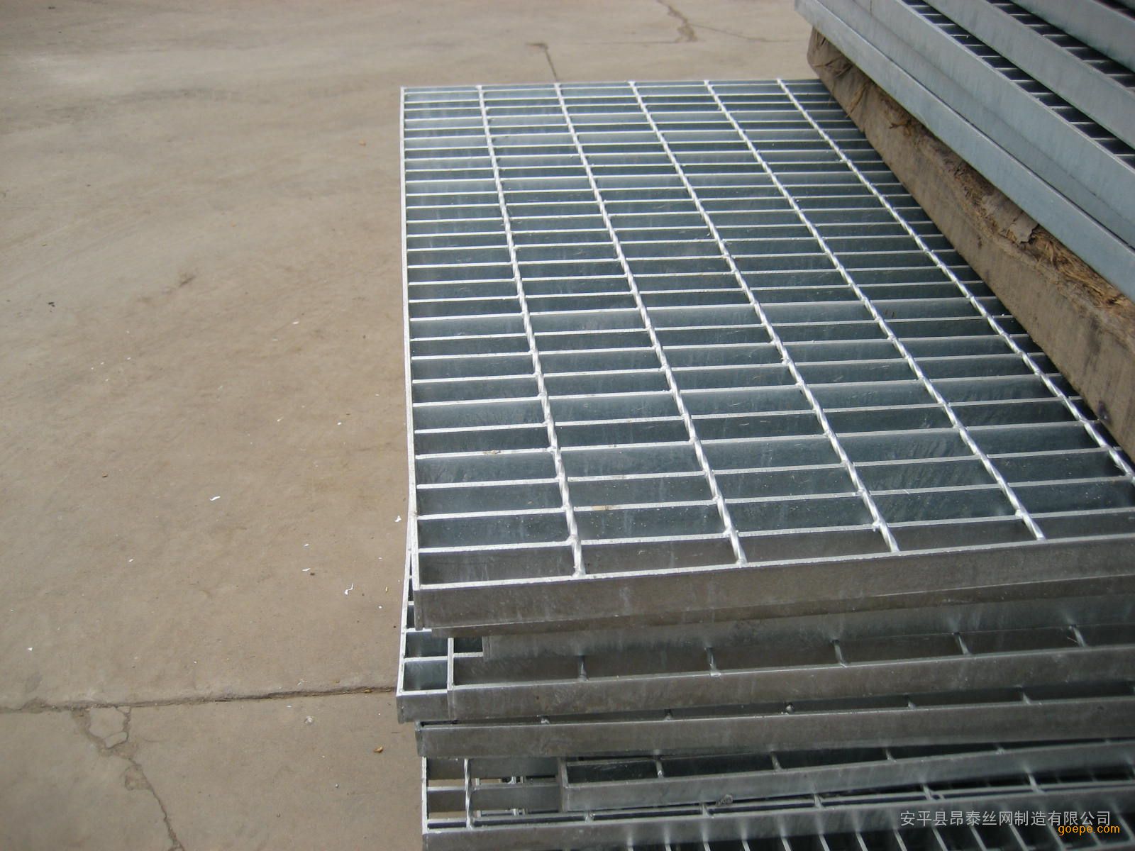 南京踏步格栅板密度 格栅踏步板理论重量表 标准