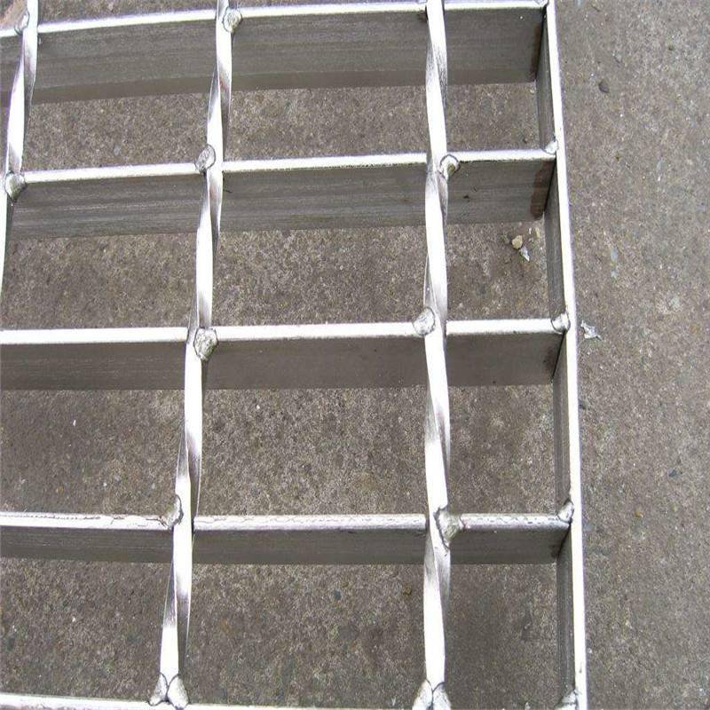踏步板格栅板厂家 格栅踏步板执行标准