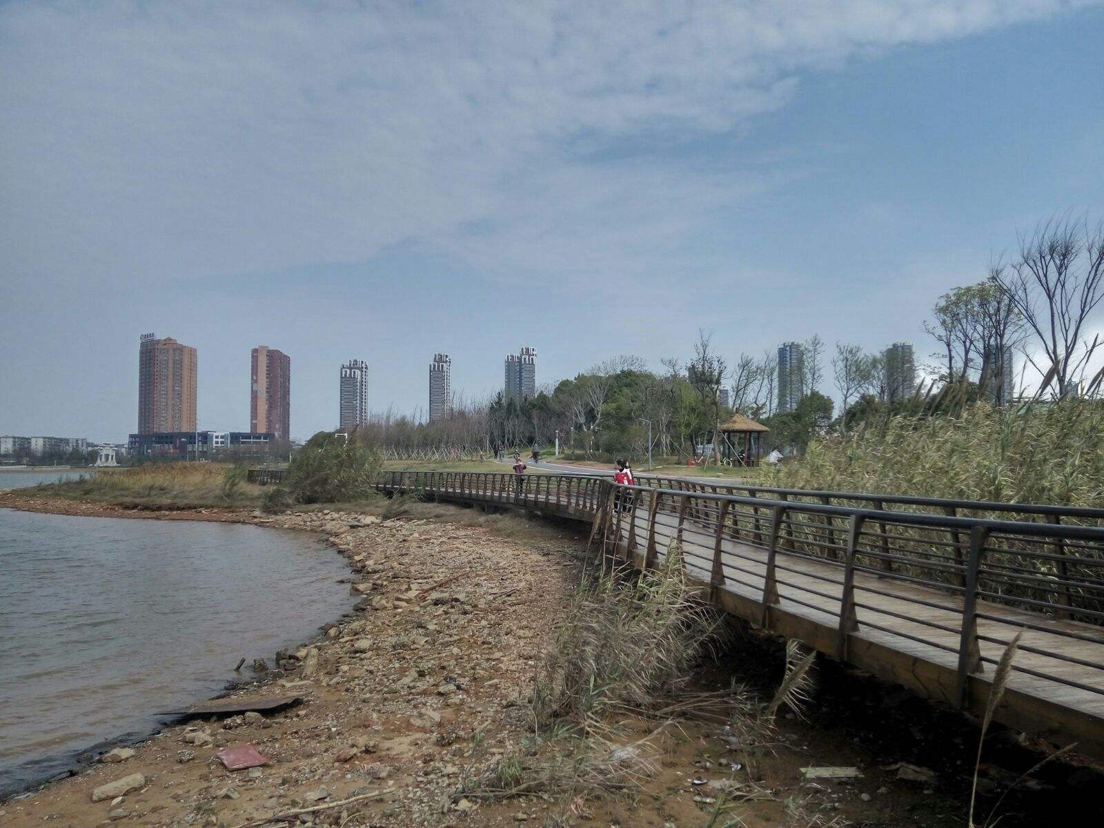 环湖步道安全排查 