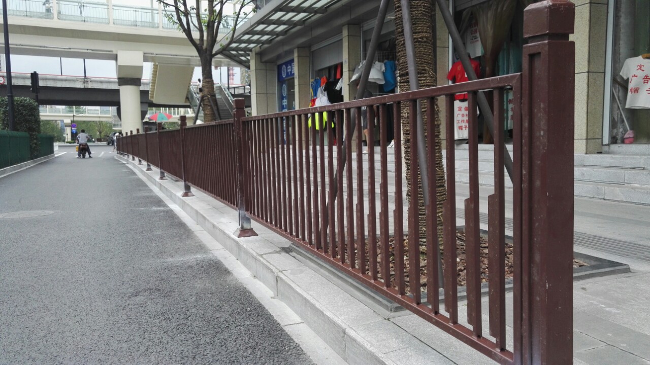公园步道安装安全护栏 步道护栏和绿化护栏的区别