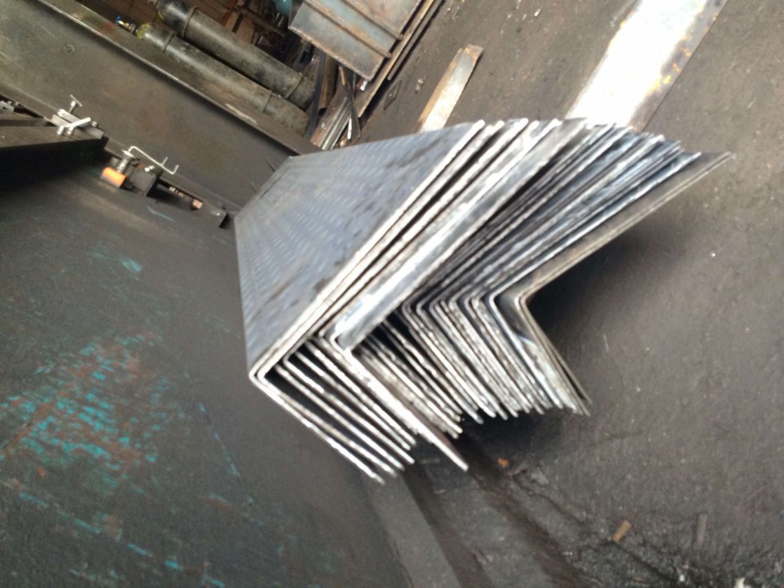 边角折弯花纹板格栅踏步板 