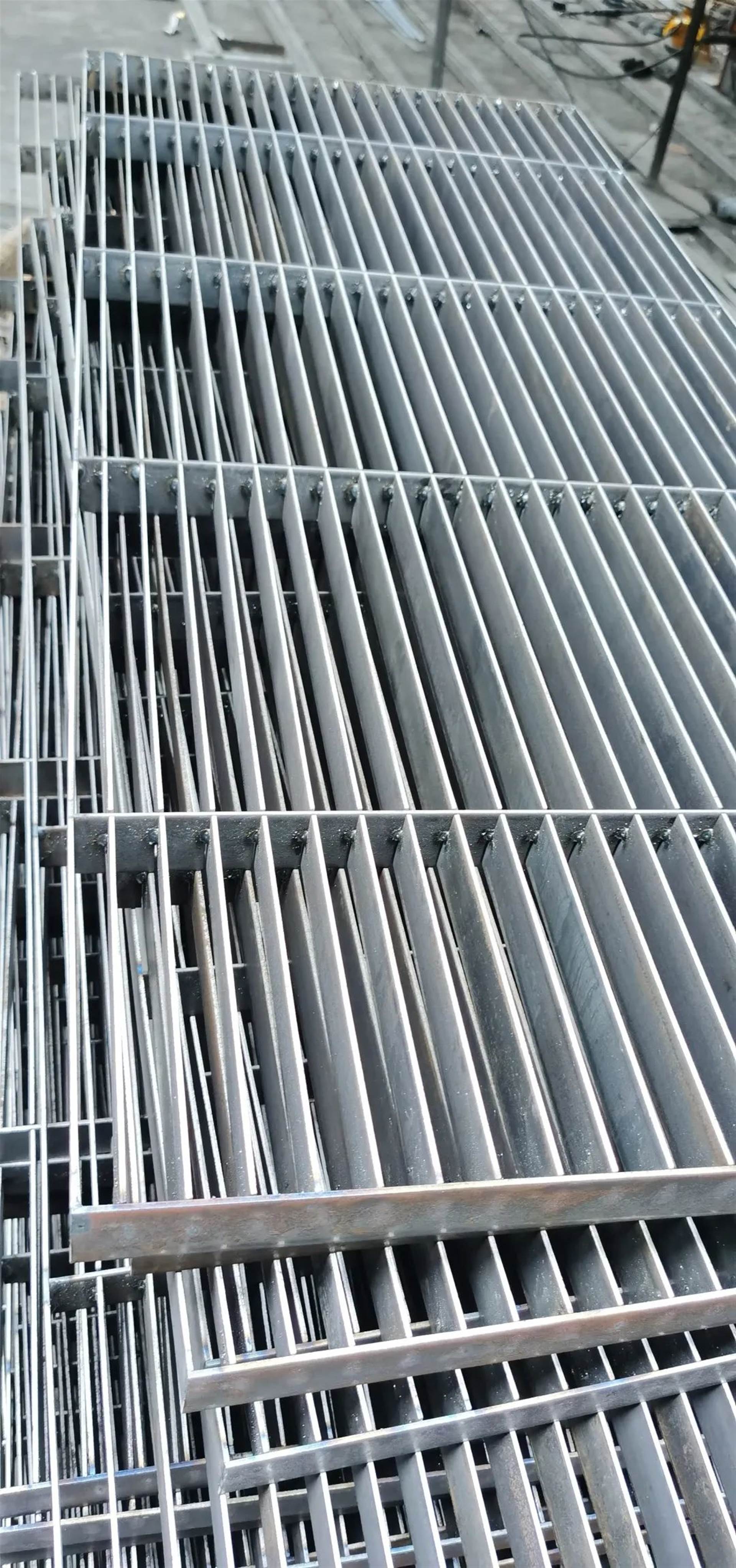 河源高空平台钢格栅踏步板 