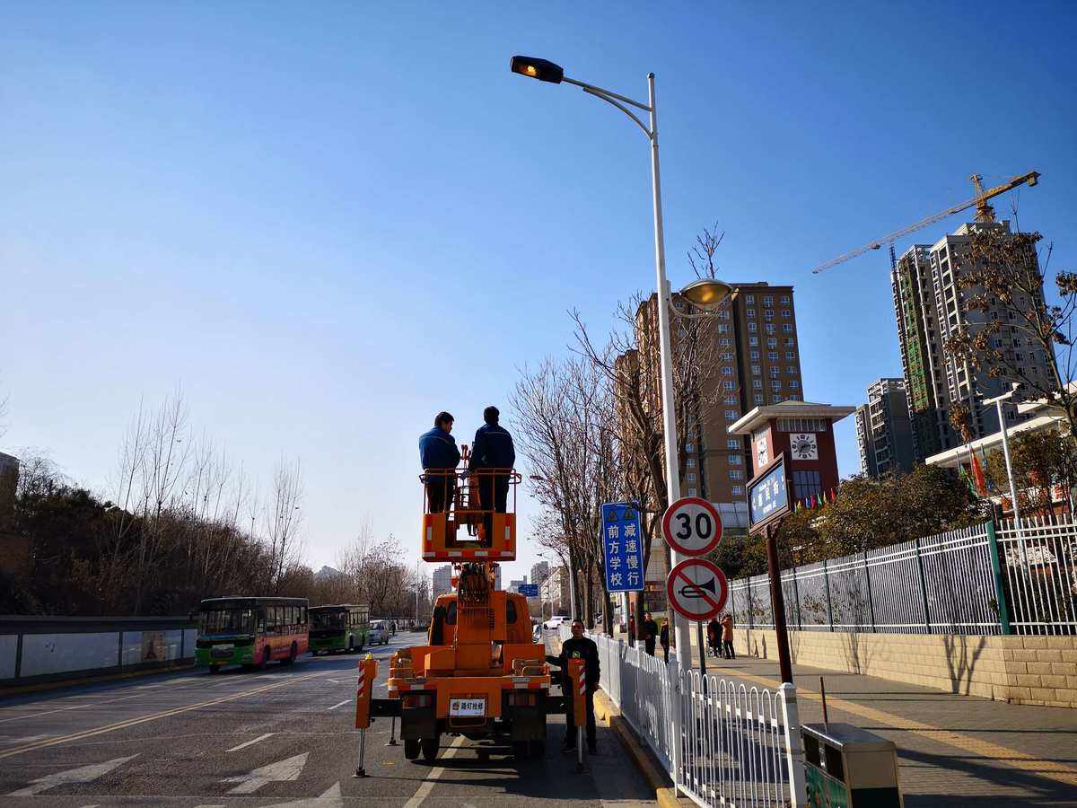 步道路灯安全 路灯安全宣传标语