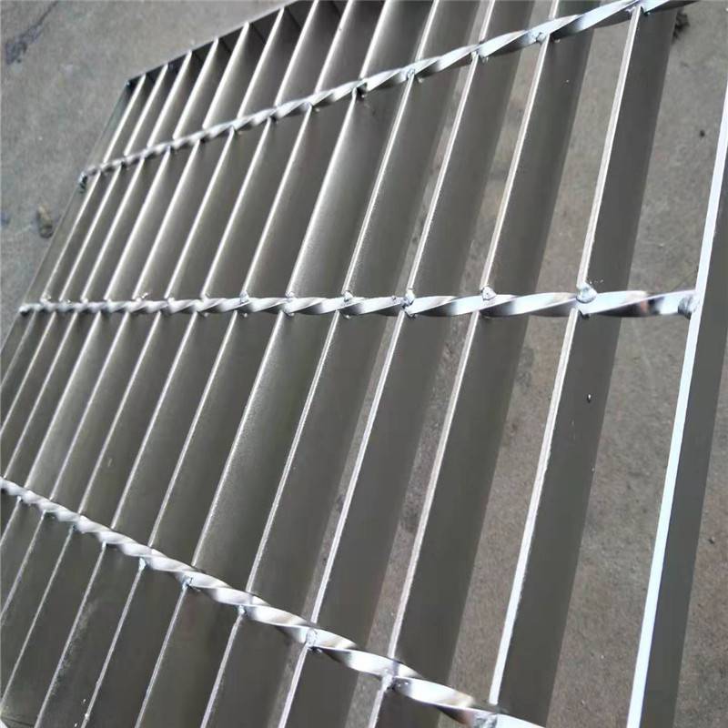 珠海扁铁钢格栅踏步板 钢格栅楼梯踏步板规格表