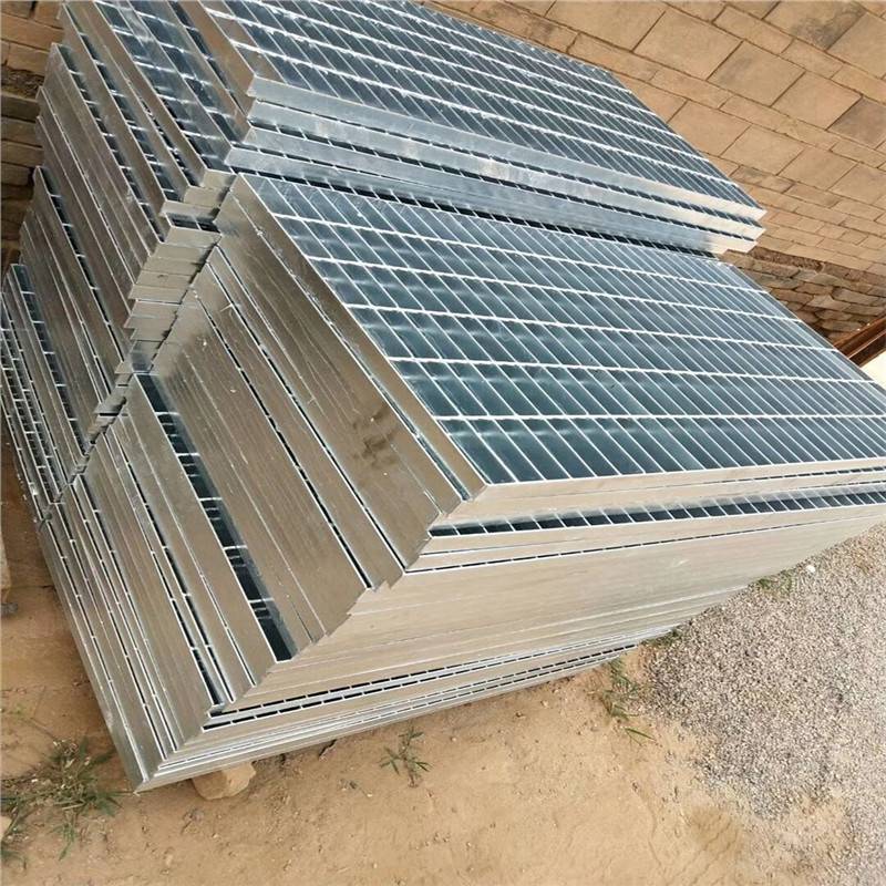 格栅踏步板潍坊销售处 钢格栅楼梯踏步板规格表