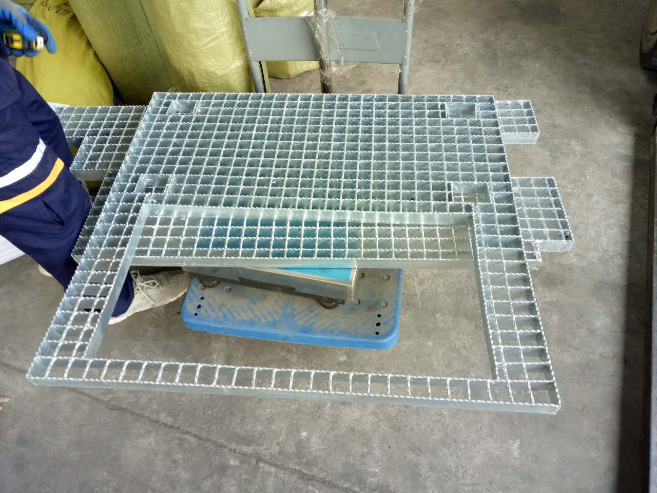 湘潭踏步格栅板规格 格栅踏步板理论重量表 标准