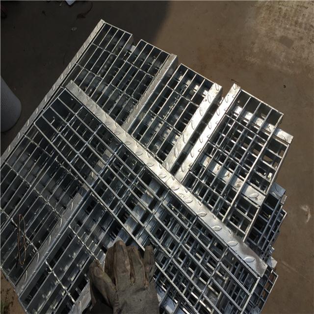 湘潭踏步格栅板规格 格栅踏步板理论重量表 标准