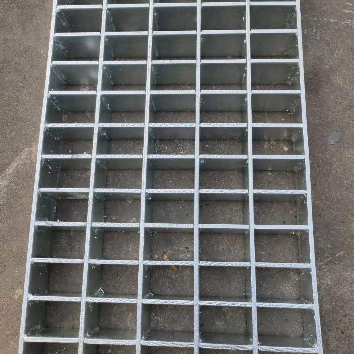 甘肃踏步板钢格栅板 甘肃踏步板钢格栅板生产厂家