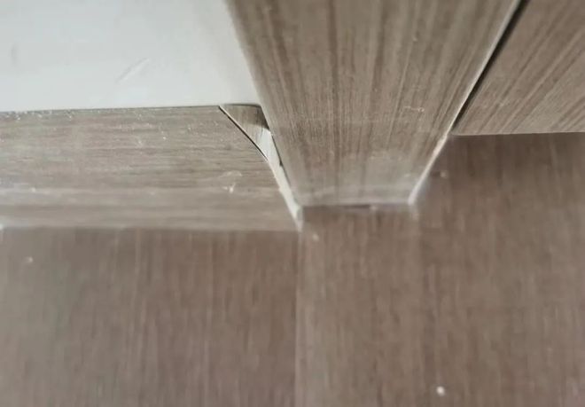 铝合金格栅踢脚线安装视频 铝合金格栅踢脚线安装视频讲解