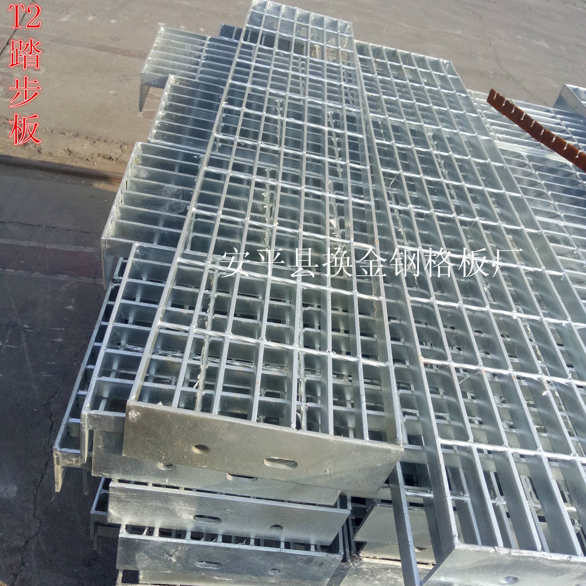 钢梯格栅踏步板 钢梯格栅踏步板图片