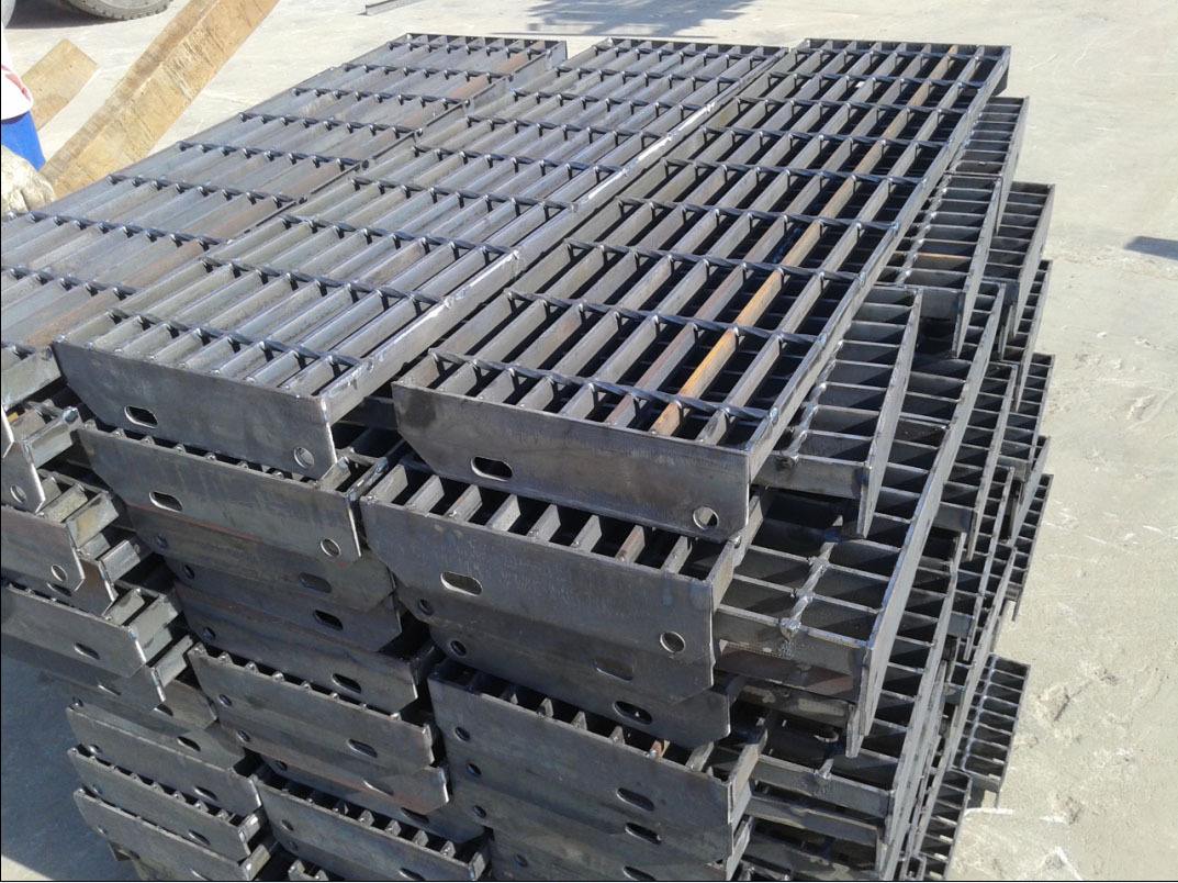 宁夏踏步板钢格栅板安装夹 格栅踏步板理论重量表 标准