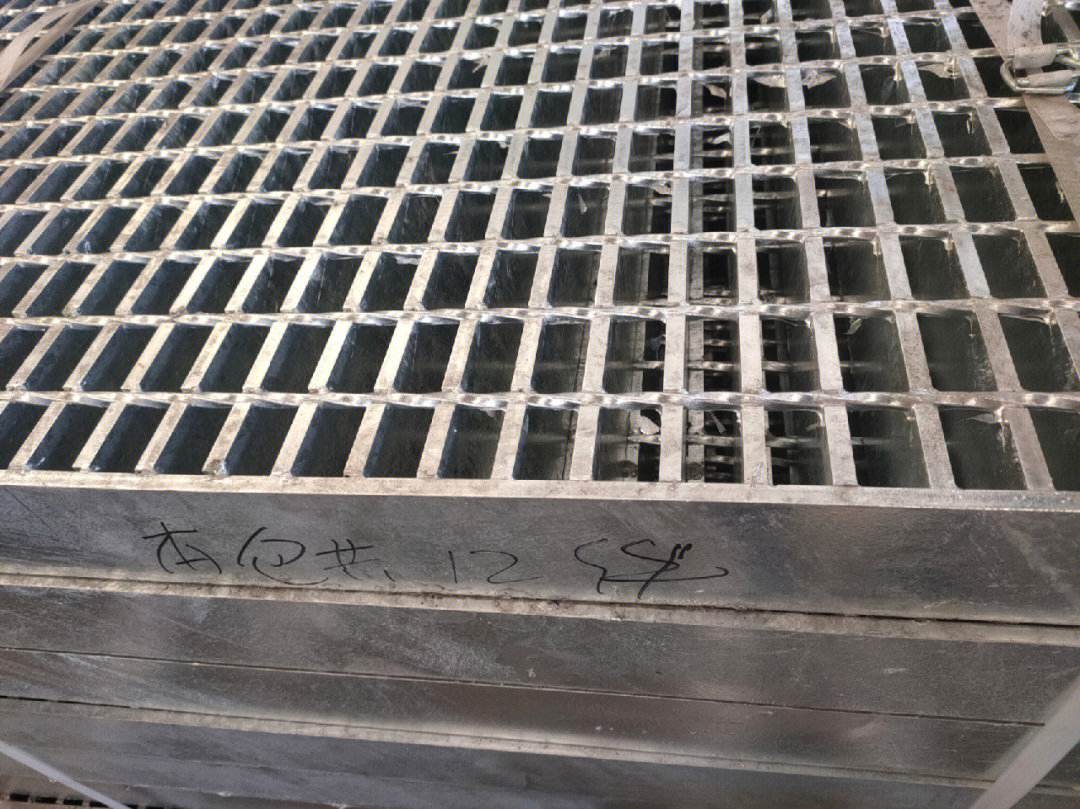 格栅板是踏步板的一种吗 格栅板是踏步板的一种吗为什么