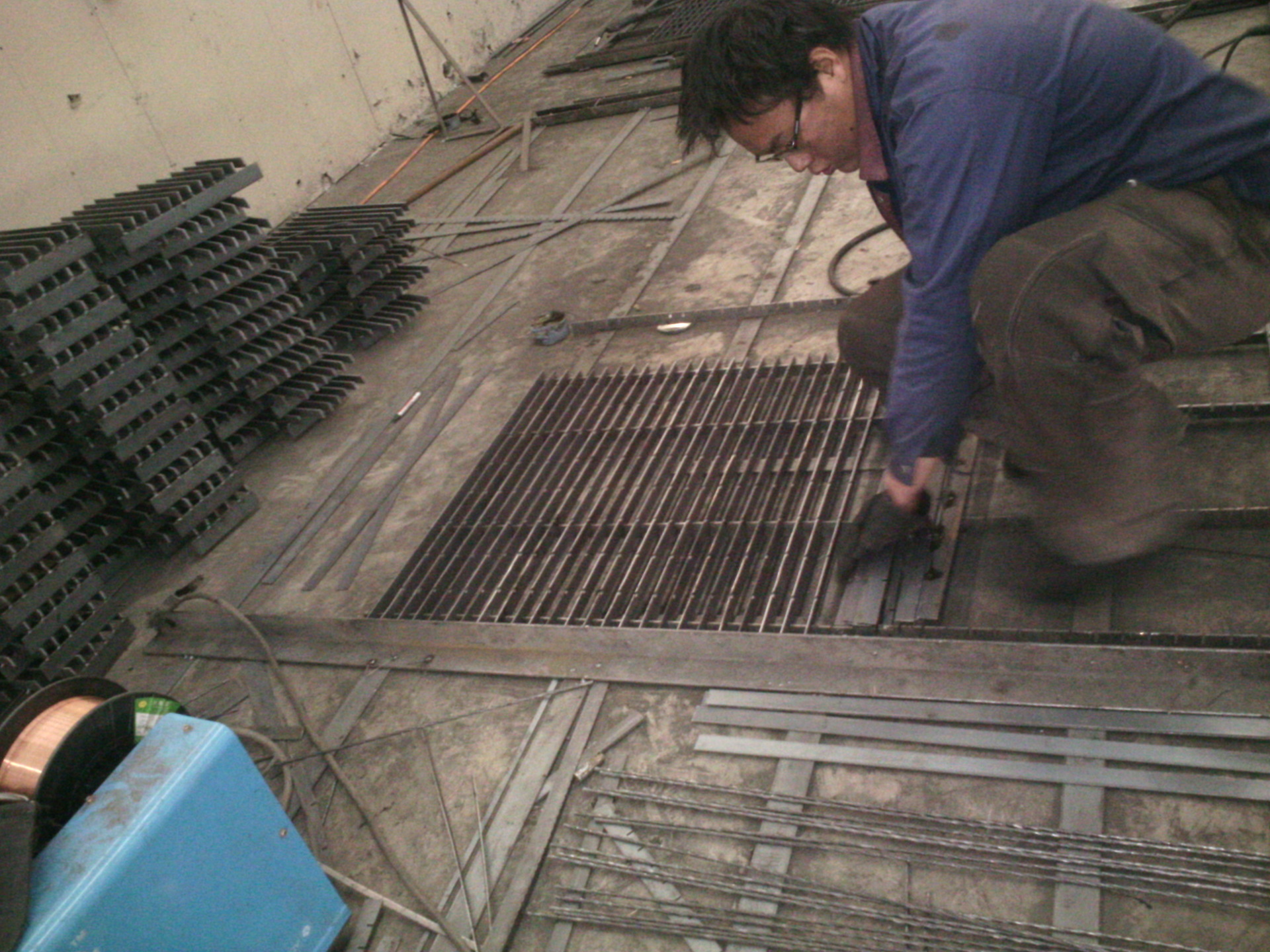 荆州踏步热镀锌格栅板 热镀锌钢格栅踏步板标准