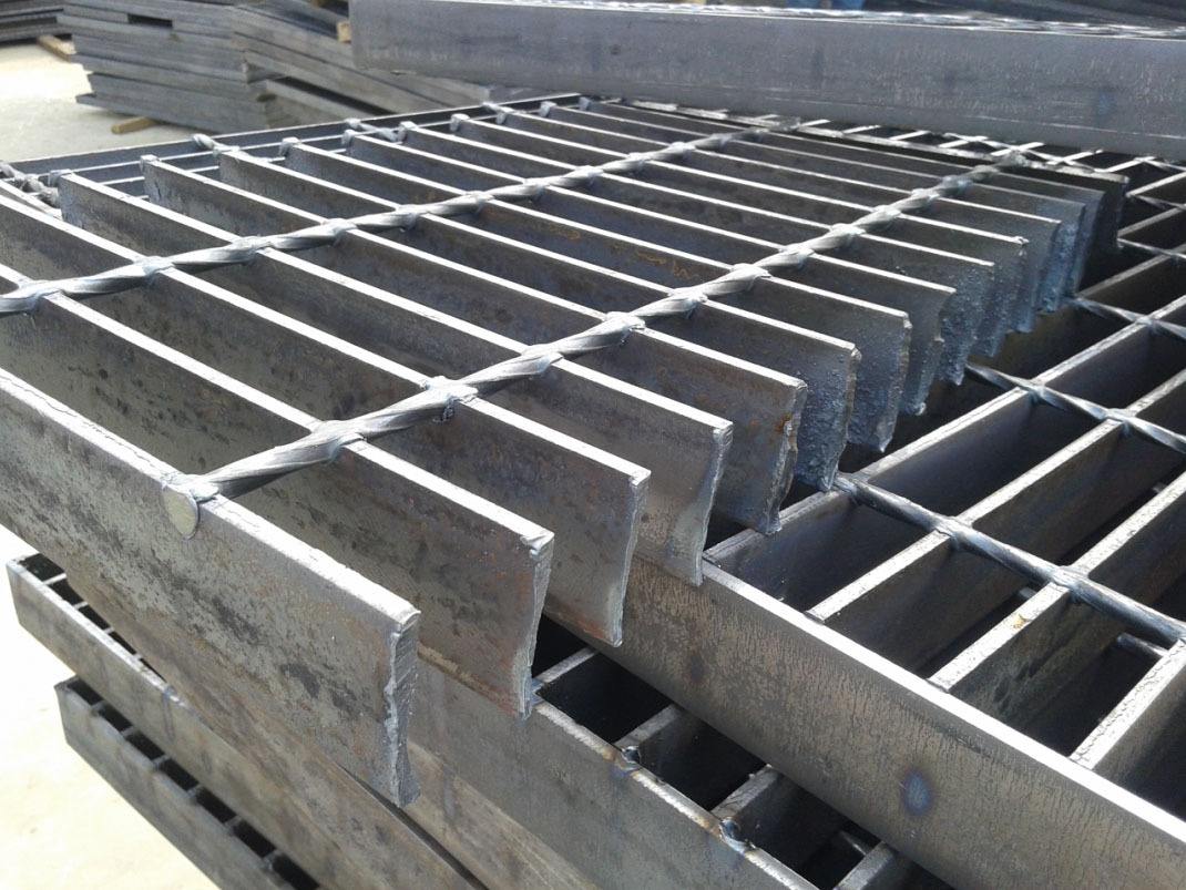 山东踏步钢格栅板厂家 山东踏步钢格栅板厂家地址