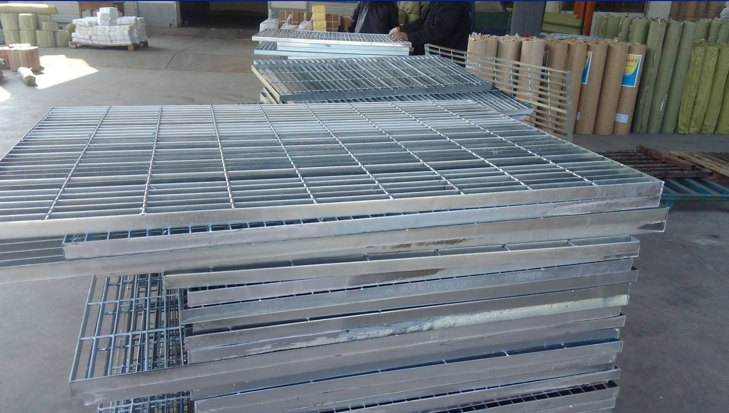 热镀锌钢格栅楼梯踏步板 热镀锌钢格栅楼梯踏步板规格表