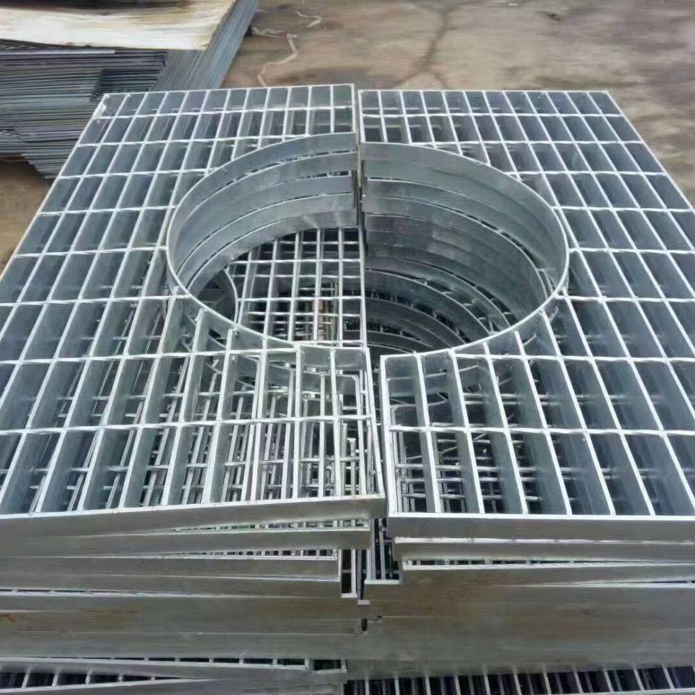 专用楼梯踏步板钢格栅批发 格栅板楼梯踏步及平台参照图集