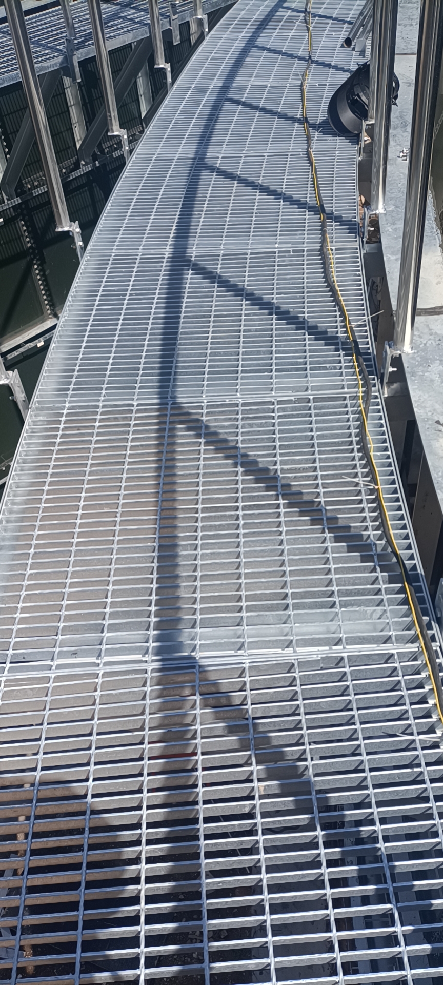 成品钢格栅踏步板厂家批发 成品钢格栅踏步板厂家批发电话