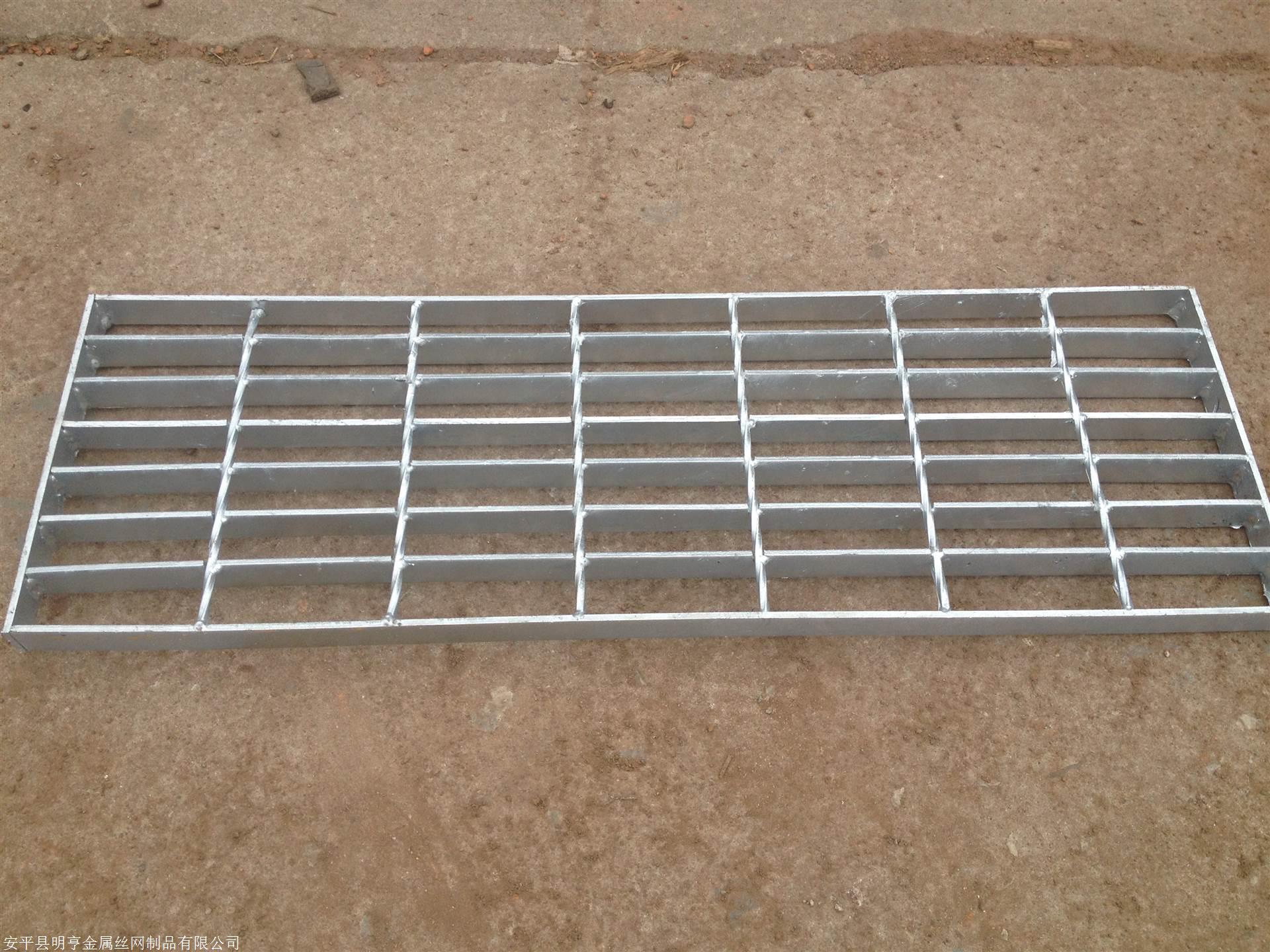 格栅板楼梯踏步标准 格栅板楼梯踏步标准规范