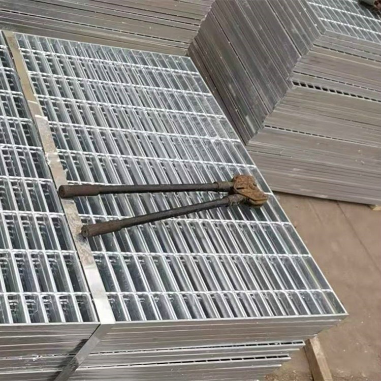 深圳脱硫塔钢格栅踏步板 深圳脱硫塔钢格栅踏步板生产厂家