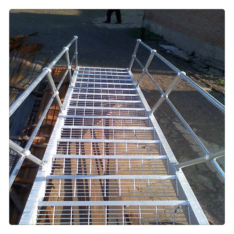 山东商用楼梯踏步板钢格栅 山东商用楼梯踏步板钢格栅生产厂家