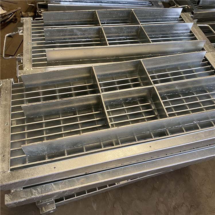 热浸锌钢格栅踏步板 热镀锌防滑钢格栅格栅板