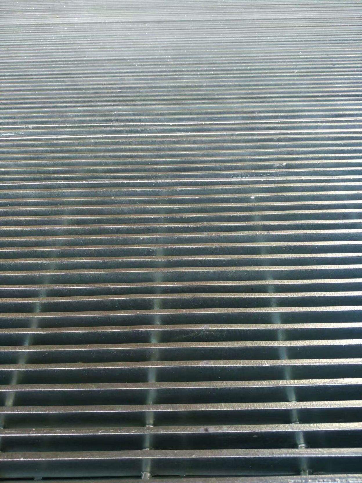 钢格栅板楼梯踏步 钢格栅板楼梯踏步的重量