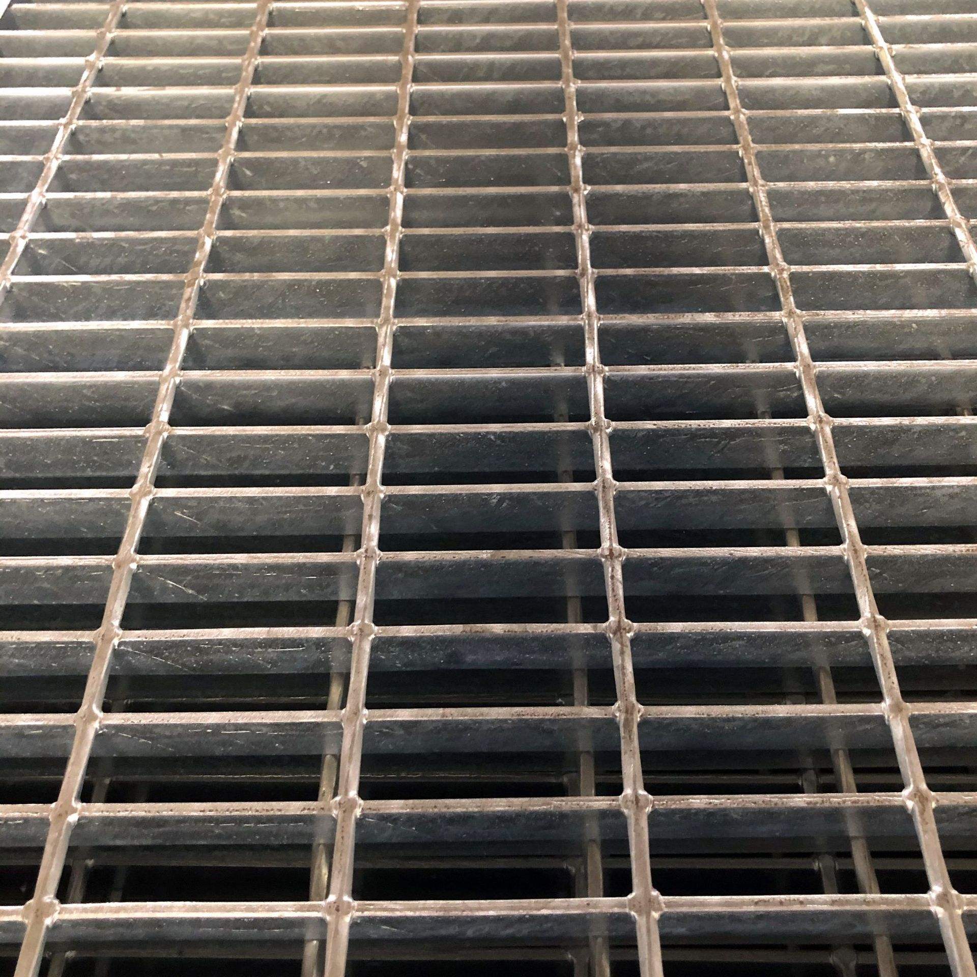 浙江踏步格栅板规格 格栅踏步板理论重量表 标准