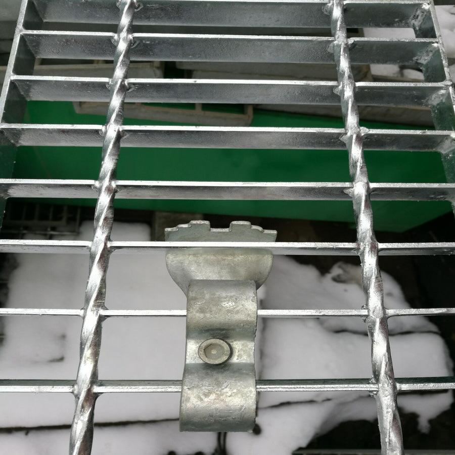 钢格栅踏步板螺栓安装 钢格栅踏步板螺栓安装方法